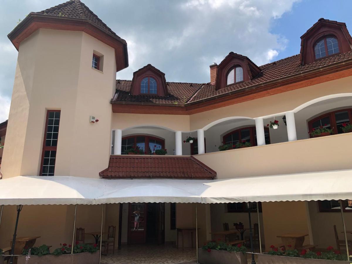 Janka Villa Calugareni  Luaran gambar
